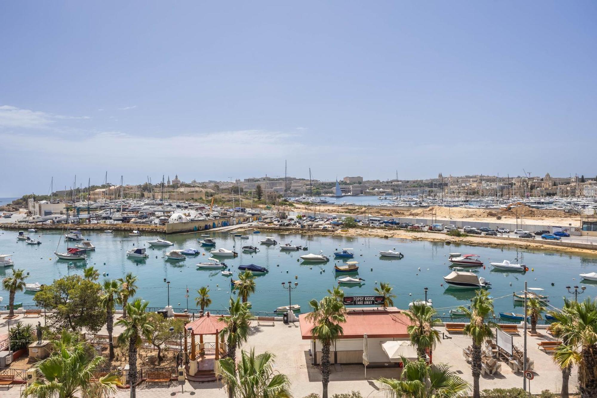New Duplex Penthouse W Breathtaking Views By Sf Homes Gzira Bagian luar foto